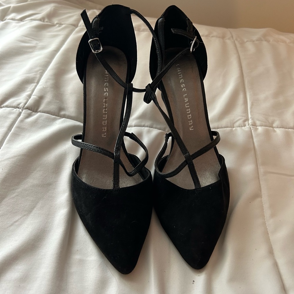 Women’s black stilettos/heels